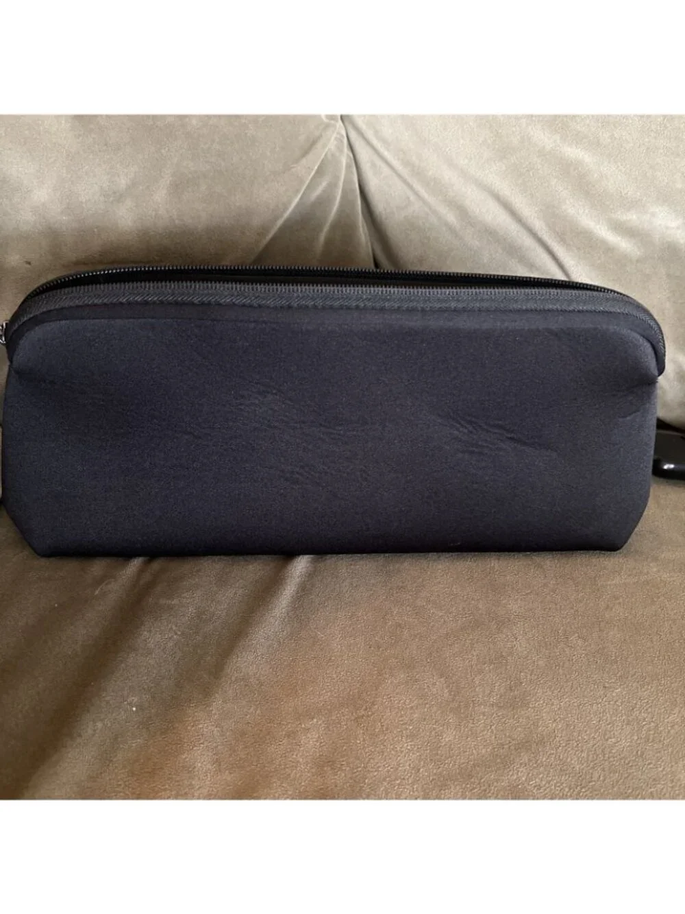 Skims Neoprene Clutch Zip Pouch In Black Onyx Bag